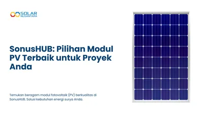 Foto satu modul surya monokristalin berbingkai aluminium dengan latar putih