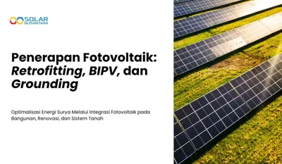 Foto udara deretan panel surya berbasis tanah yang dipasang di atas lahan berumput
