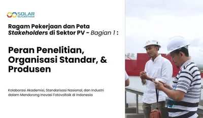 Foto dua teknisi bertopi keselamatan memeriksa catatan di atap lokasi pemasangan PLTS