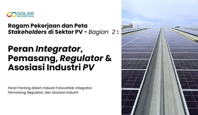 Foto deretan panel surya terpasang memanjang di atap metal bangunan industri